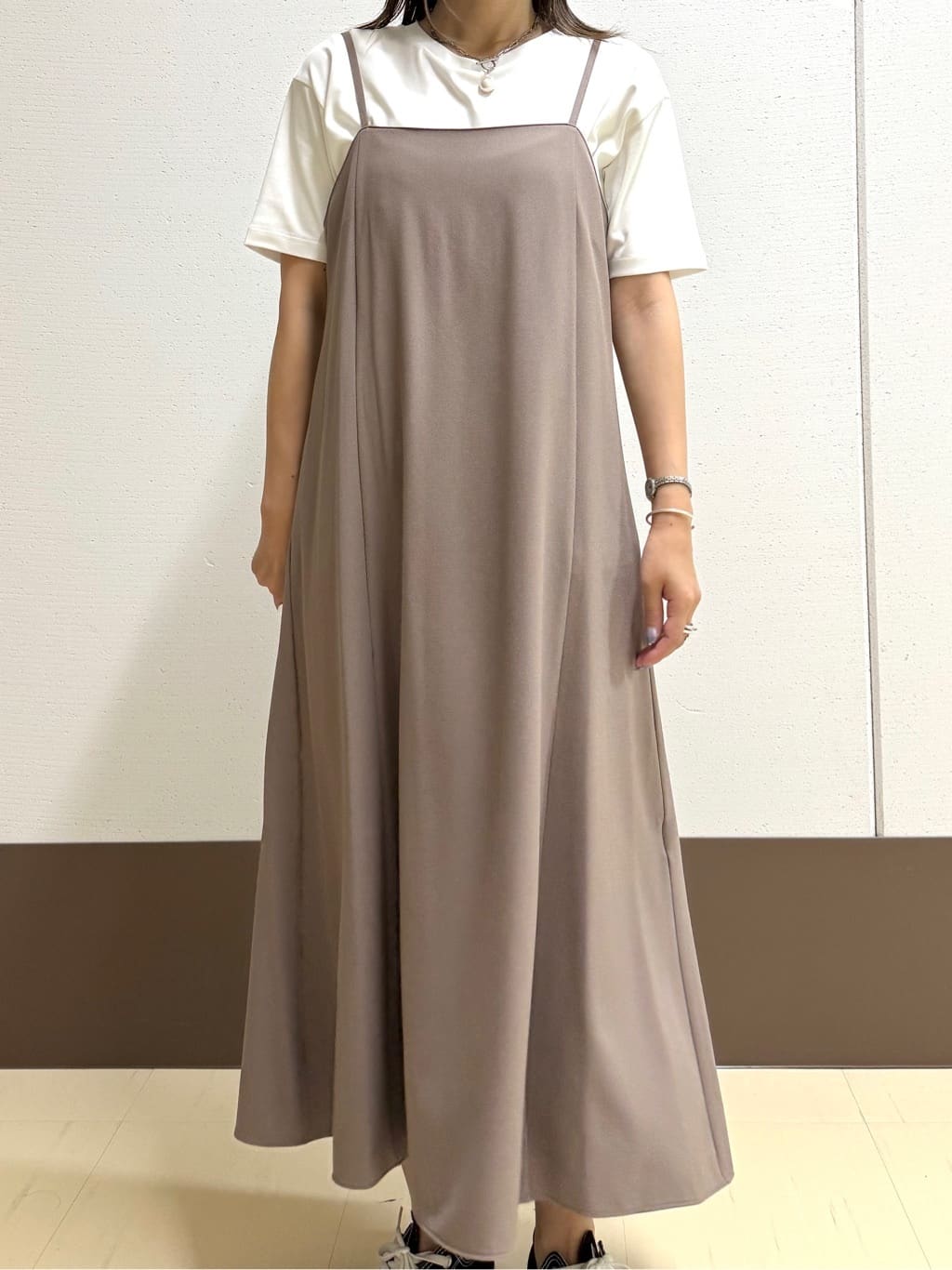 mamiさんの「INDIVI｜【UVケア】エアリージョーゼット キャミワンピース」を使ったコーディネート