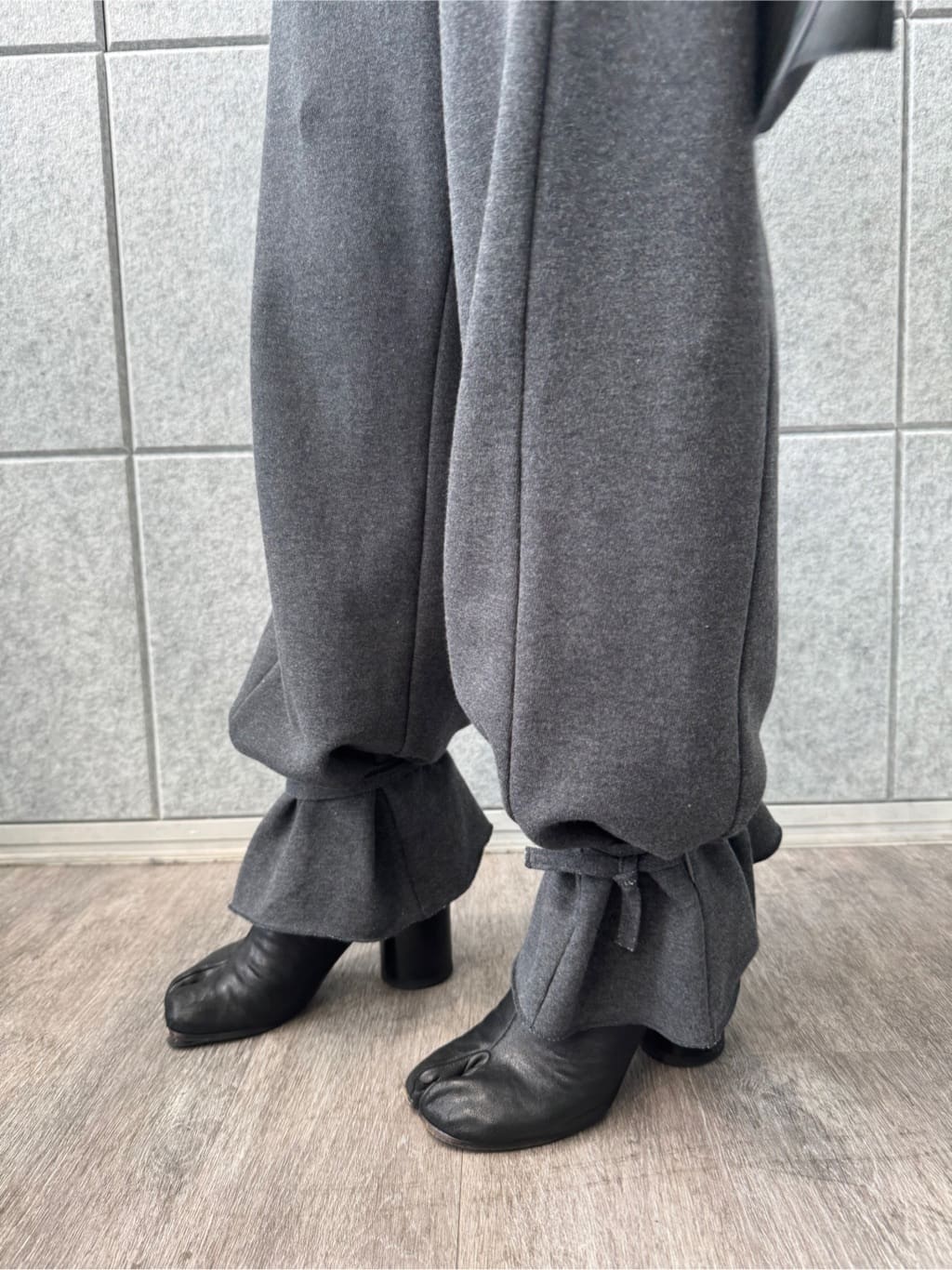 designer yukaさんの「CODE A｜tony bianco｜FAST HEELS」を使ったコーディネート