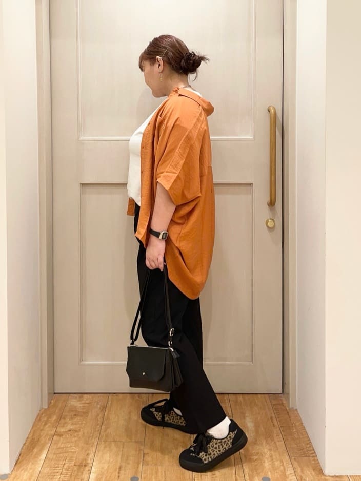 はまちゃんさんの「SHOO･LA･RUE｜【洗える/S-LL/5分袖】1枚でも羽織としても。さらさらドレープシャツ」を使ったコーディネート