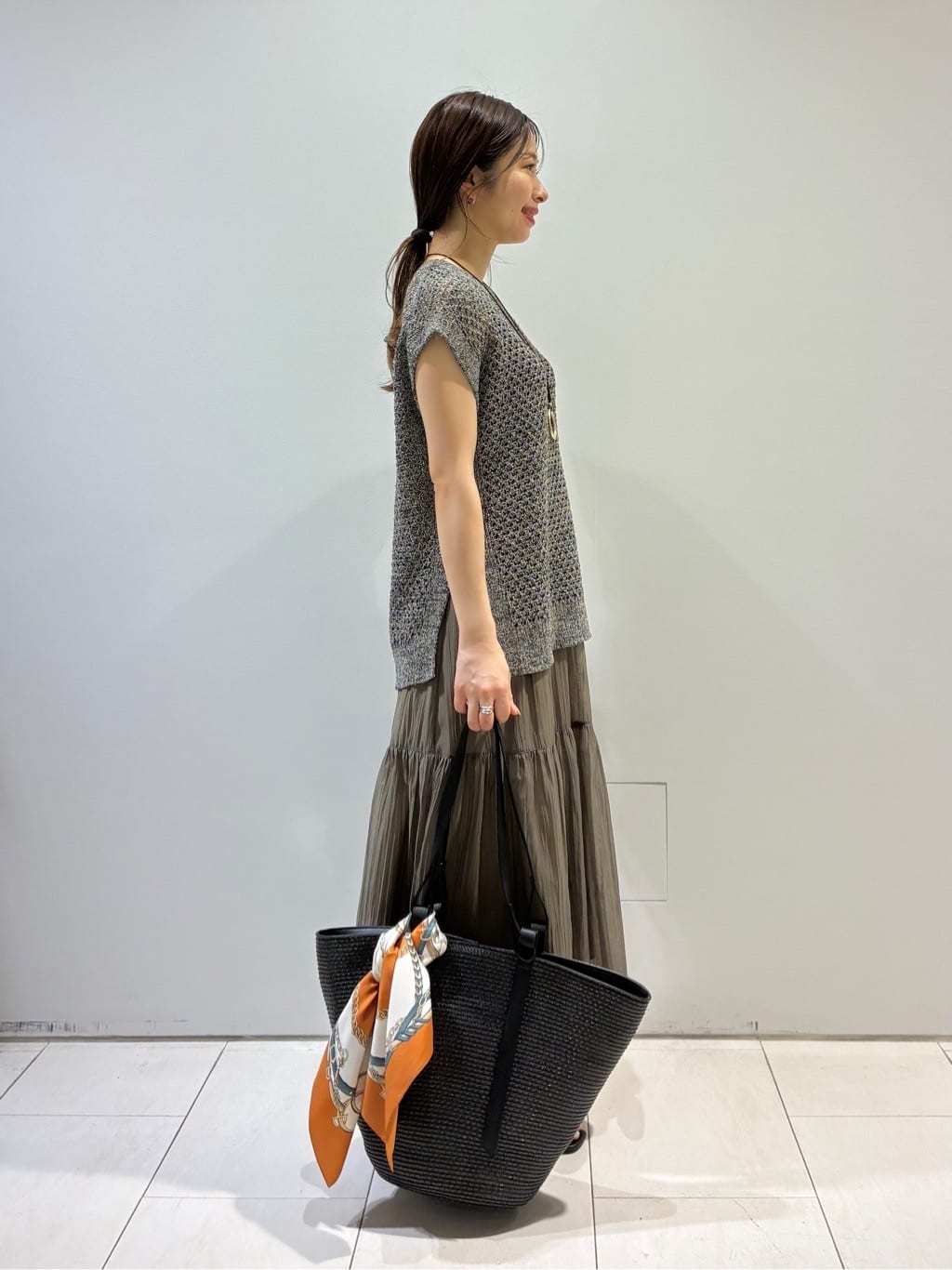 KAOさんの「INDIVI｜【2点セット／着回し◎】ノースリーブ＆ティアードスカート カセット服」を使ったコーディネート