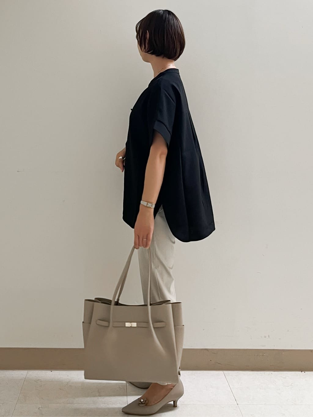 あかねさんの「OPAQUE.CLIP｜《5色展開／SS-LLサイズ》スキッパー金ボタンブラウス／セットアップ対応【防シワ／ストレッチ／洗濯」を使ったコーディネート