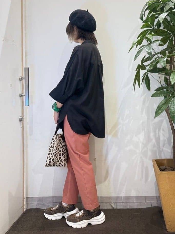 misakiさんの「SHOO･LA･RUE｜【S-LL/洗濯後しわになりにくい】コットン風 前あきドルマンブラウス」を使ったコーディネート