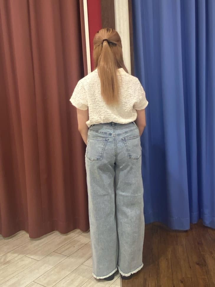 SAKUさんの「SHOO･LA･RUE｜【S-LL/裏ひんやり/ストレッチ】ワイドストレートデニムパンツ」を使ったコーディネート