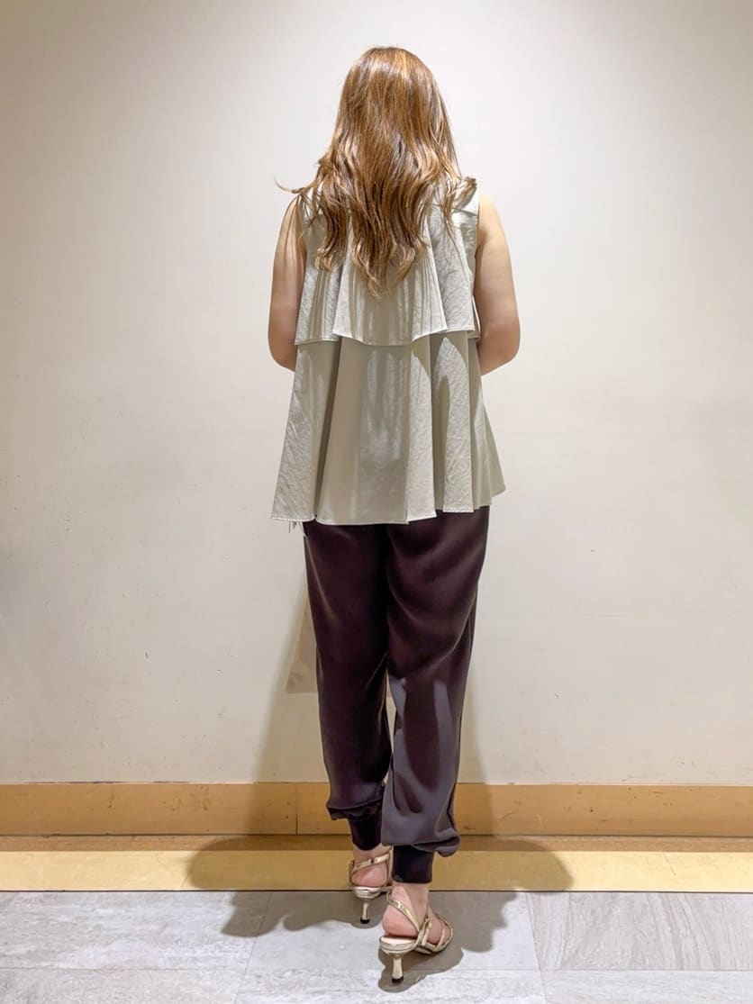 sattoさんの「UNTITLED｜【接触冷感/吸水速乾】フレアバックシャンブラウス」を使ったコーディネート