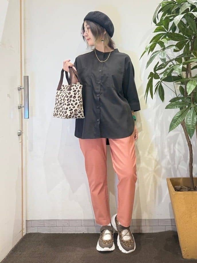 misakiさんの「SHOO･LA･RUE｜【S-LL/洗濯後しわになりにくい】コットン風 前あきドルマンブラウス」を使ったコーディネート