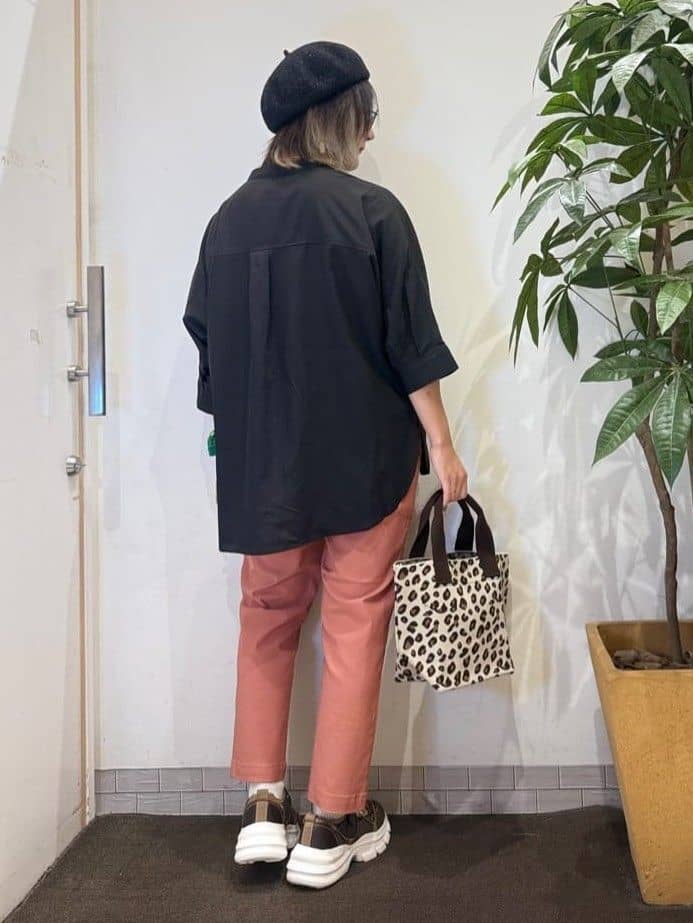 misakiさんの「SHOO･LA･RUE｜【S-LL/洗濯後しわになりにくい】コットン風 前あきドルマンブラウス」を使ったコーディネート