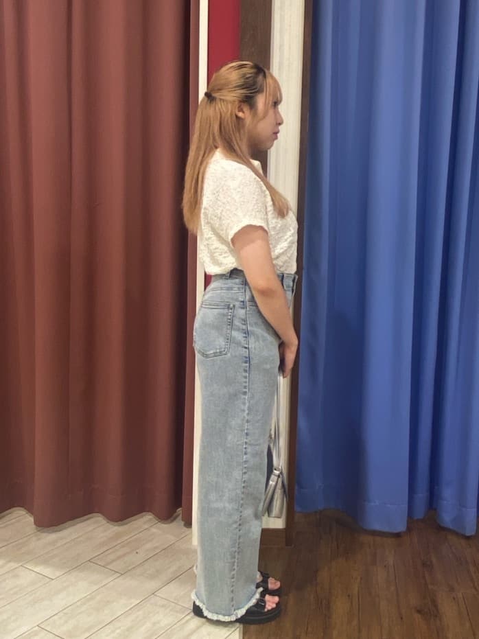 SAKUさんの「SHOO･LA･RUE｜【S-LL/裏ひんやり/ストレッチ】ワイドストレートデニムパンツ」を使ったコーディネート