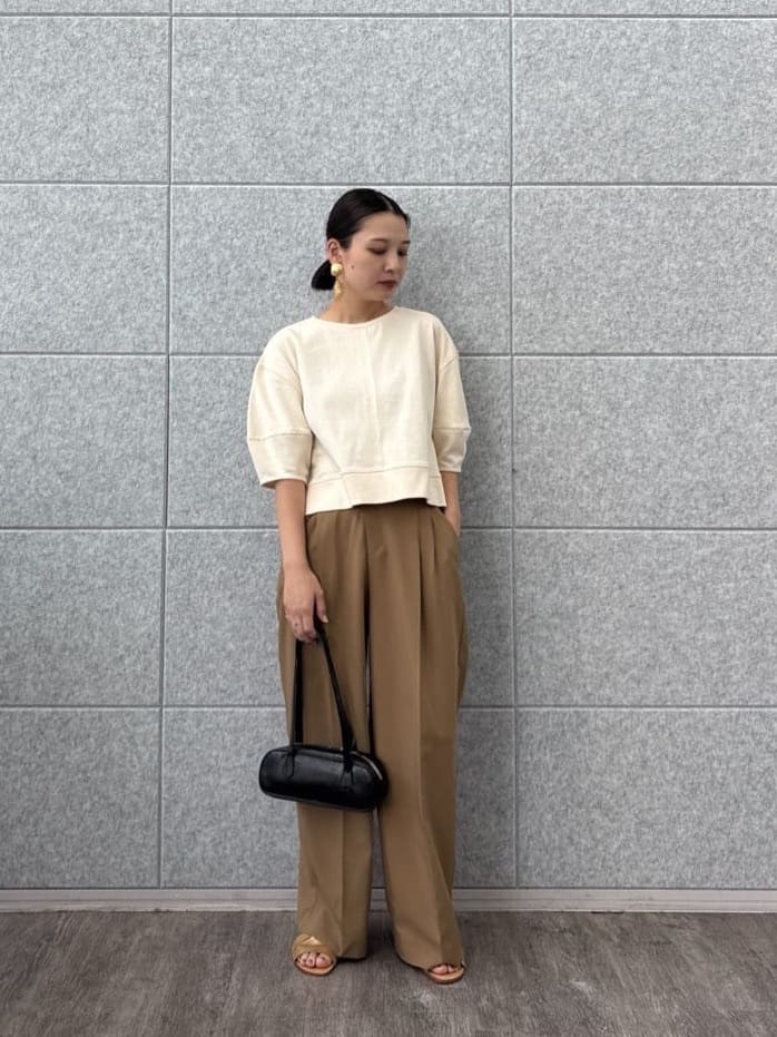 ayanoさんの「INDIVI｜フォルムスリーブカットソー」を使ったコーディネート