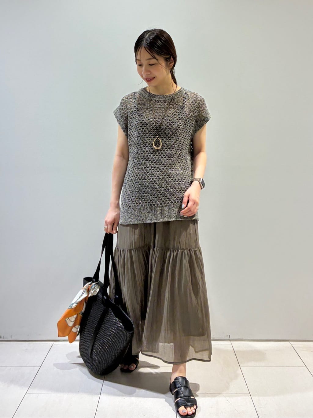 KAOさんの「INDIVI｜【2点セット／着回し◎】ノースリーブ＆ティアードスカート カセット服」を使ったコーディネート
