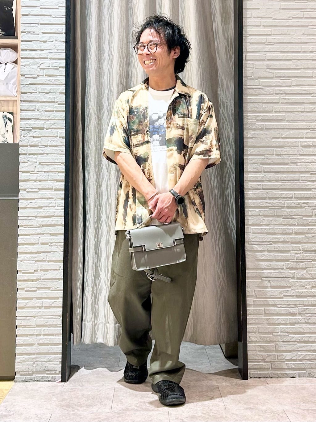 KENJI Iさんの「THE SHOP TK｜アートプリントメッシュ半袖シャツ　【洗濯機OK】」を使ったコーディネート