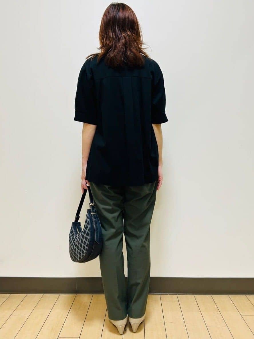 miiiさんの「Reflect｜【すっきり見え！長め丈／マシンウォッシュ可】スキッパーネックジャージトップス」を使ったコーディネート