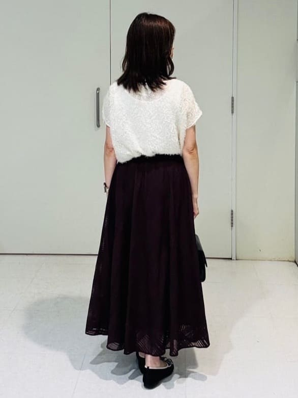 makiさんの「UNTITLED｜【吸水速乾/ストレッチ/Vネック】フォルムスリーブ ブラウス」を使ったコーディネート