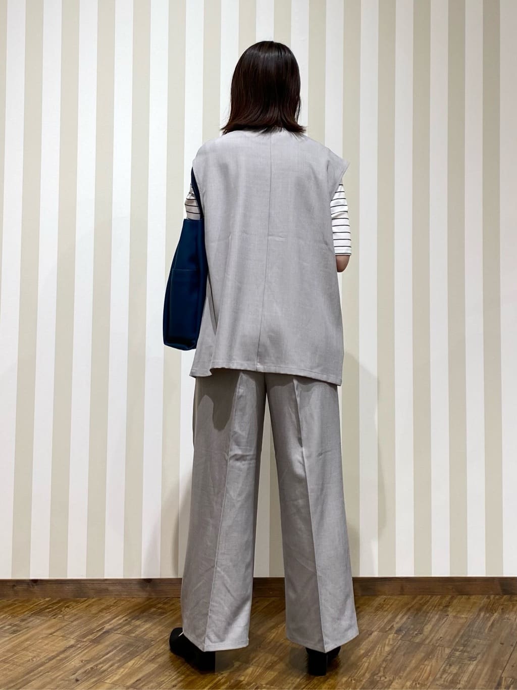 SAOさんの「SHOO･LA･RUE｜【S-LL/セットアップ可/洗濯後しわになりにくい】ダブルベスト」を使ったコーディネート