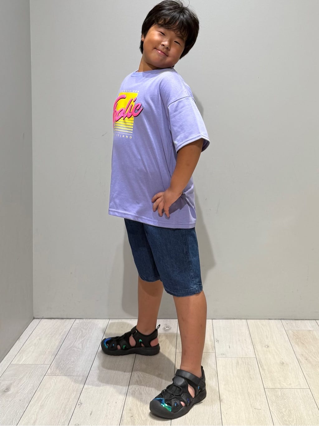 kuboさんの「THE SHOP TK｜【110－160】レトロロゴTシャツ/洗濯機OK」を使ったコーディネート