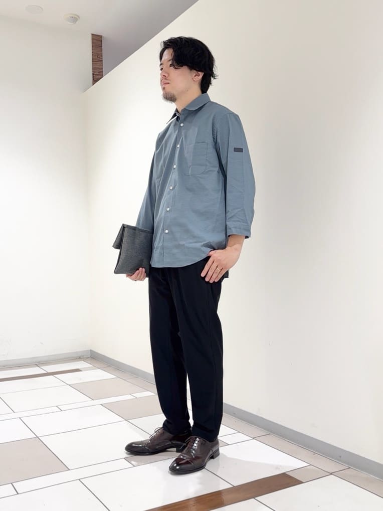 及川さんの「TAKEO KIKUCHI｜【COOL CITY WEAR】DotAir（R）サッカー シャツ」を使ったコーディネート