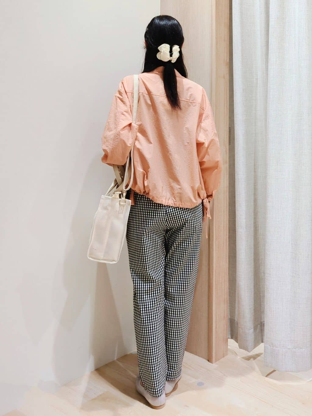 Yuiさんの「grove｜【冷感】サマーハイパーストレッチテーパードパンツ」を使ったコーディネート