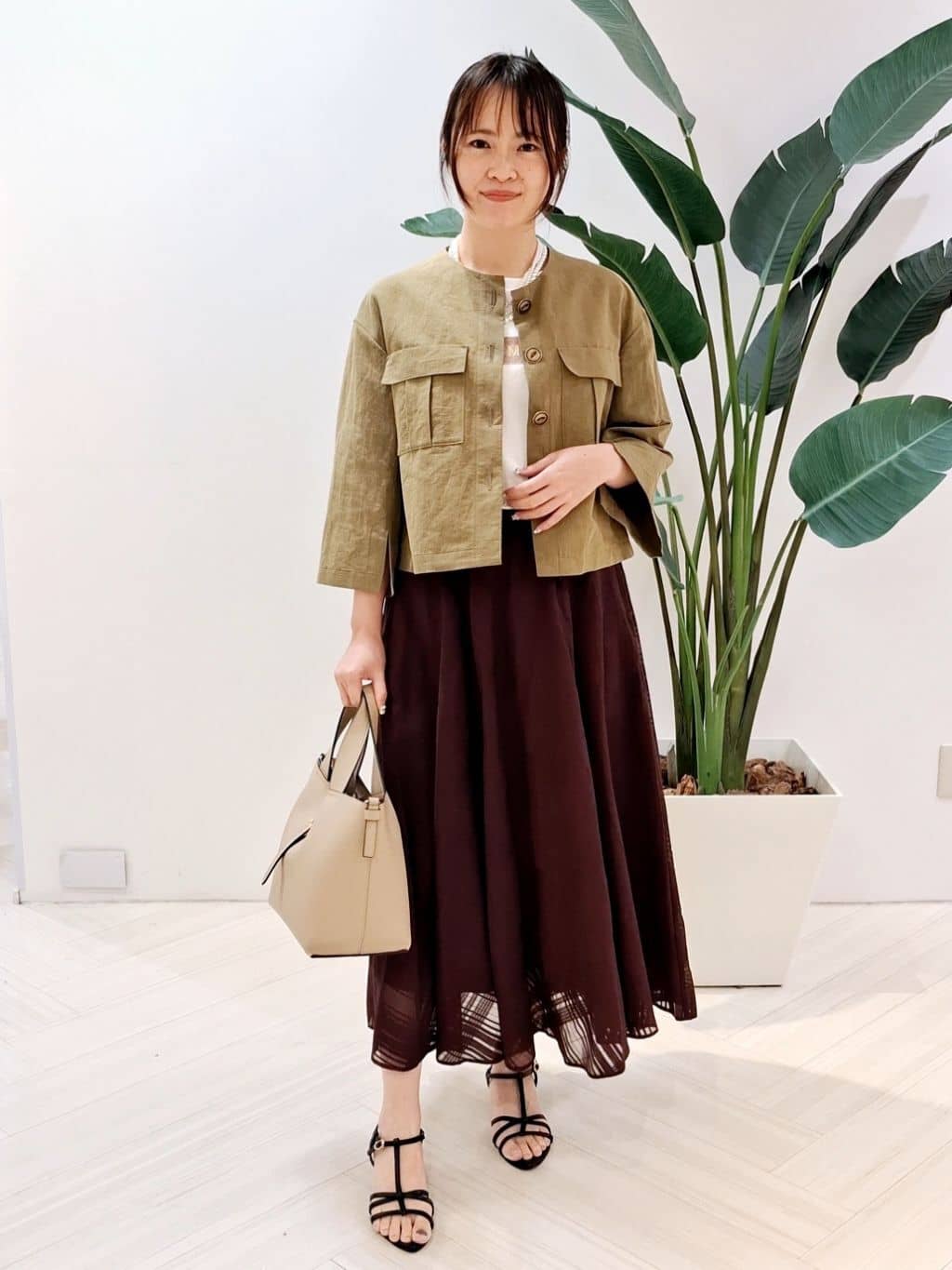 YuKaRiさんの「UNTITLED｜【コットン100/ゆったり/ショート丈/洗える】ベロアロゴTシャツ」を使ったコーディネート