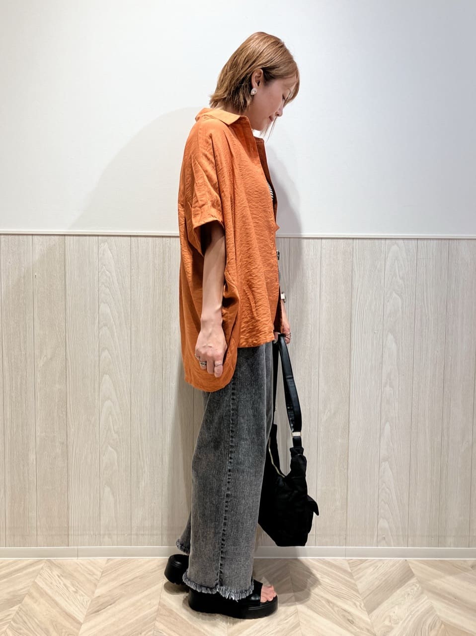 shokoさんの「SHOO･LA･RUE｜【洗える/S-LL/5分袖】1枚でも羽織としても。さらさらドレープシャツ」を使ったコーディネート