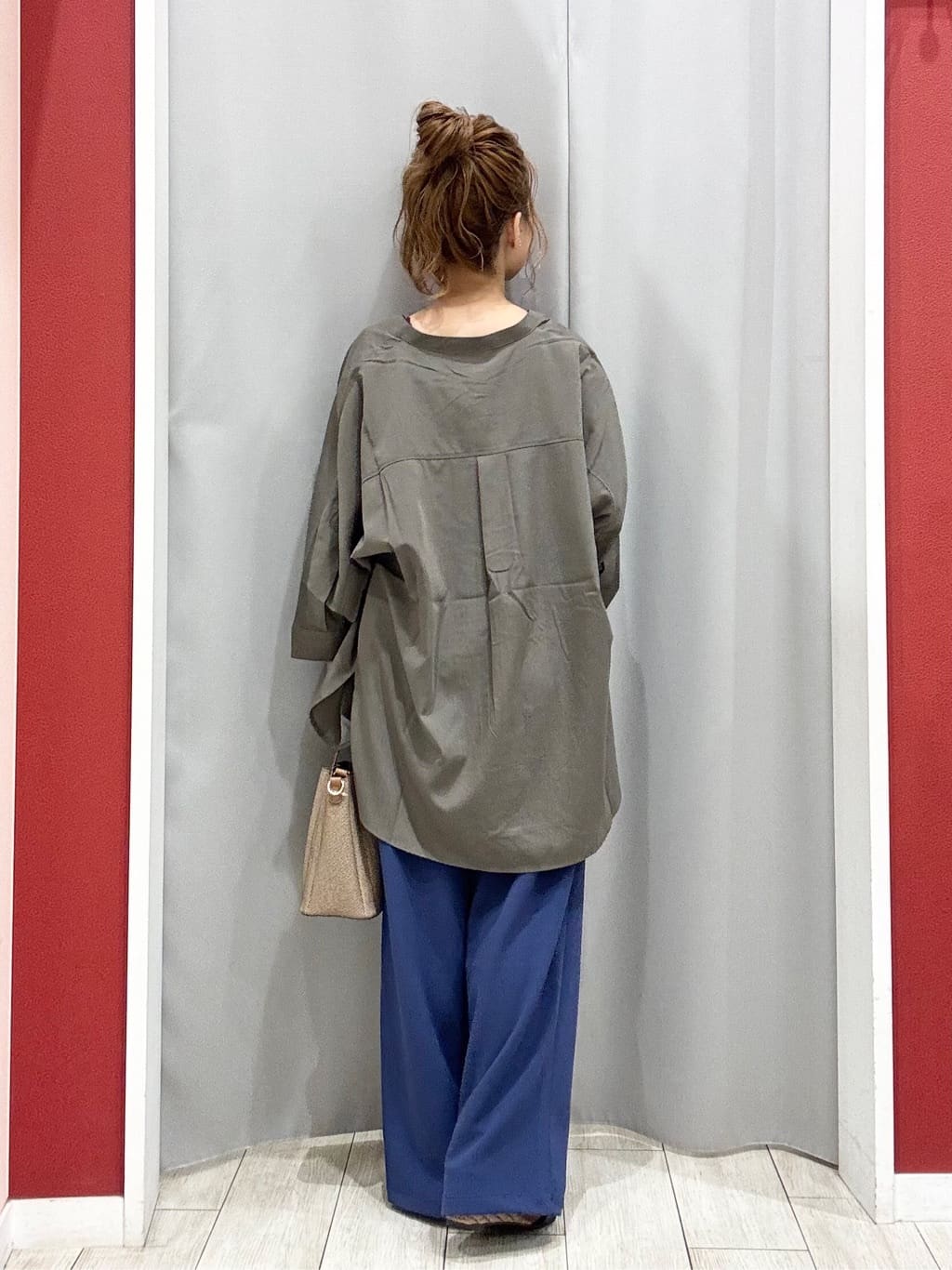 shioさんの「SHOO･LA･RUE｜【S-LL/洗濯後しわになりにくい】コットン風 前あきドルマンブラウス」を使ったコーディネート