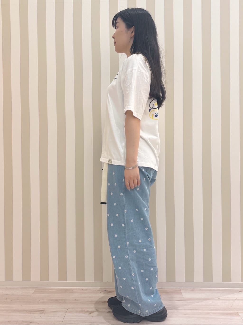 まろんさんの「SHOO･LA･RUE｜【パントビスコ／ぺろち】プリントTシャツ」を使ったコーディネート