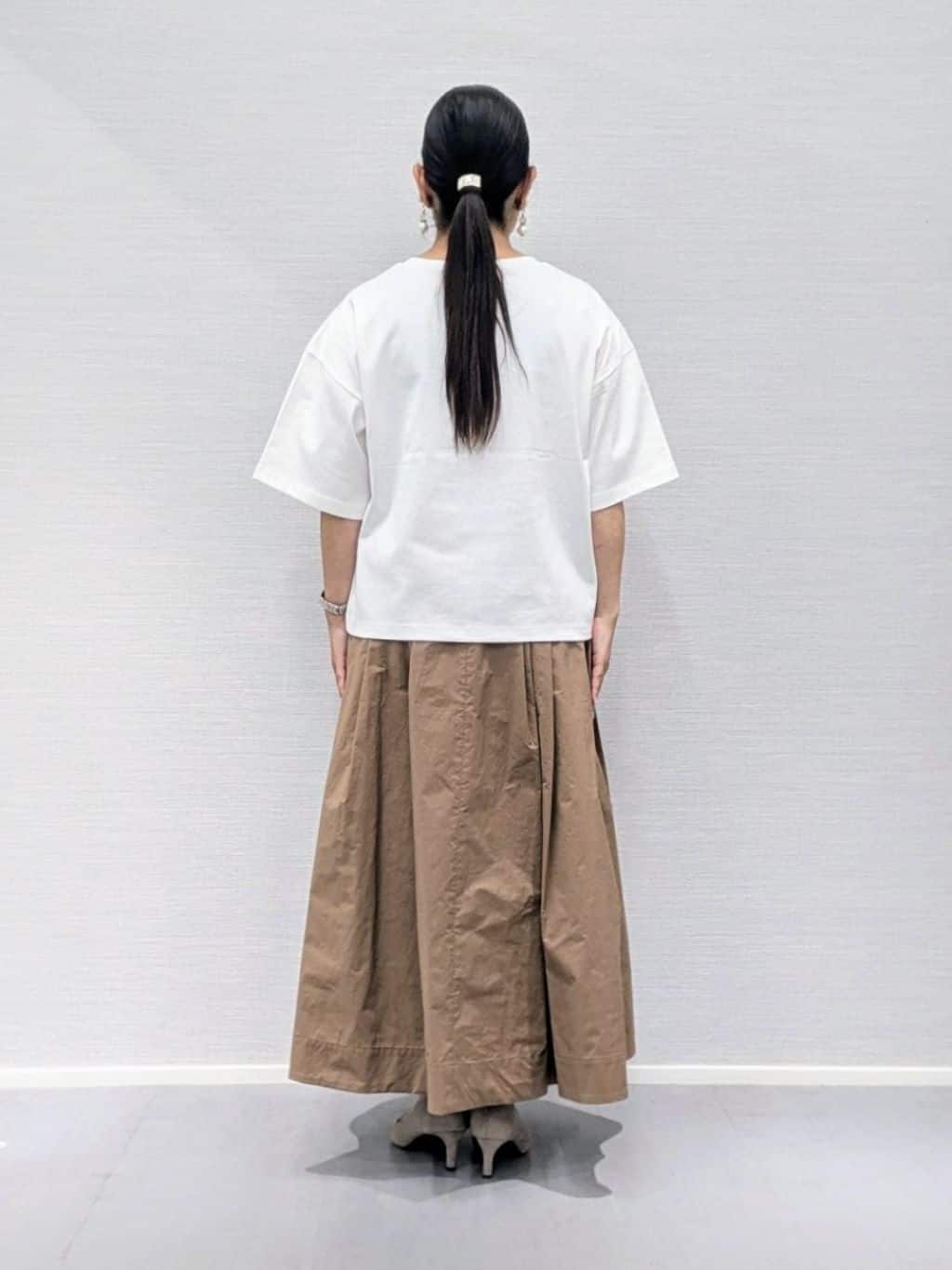 makkyさんの「UNTITLED｜【コットン100/ゆったり/ショート丈/洗える】ベロアロゴTシャツ」を使ったコーディネート