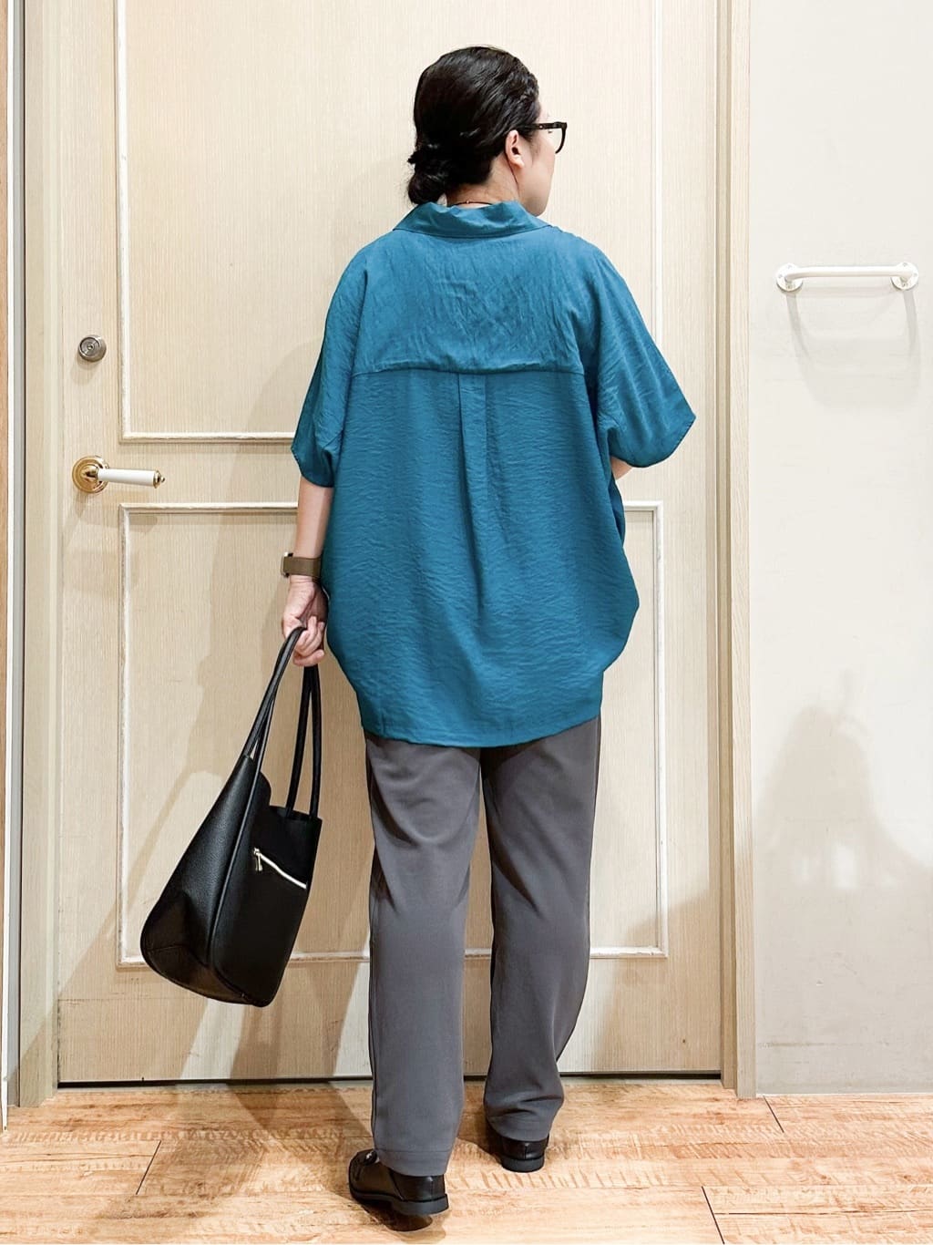 umeさんの「SHOO･LA･RUE｜【洗える/S-LL/5分袖】1枚でも羽織としても。さらさらドレープシャツ」を使ったコーディネート