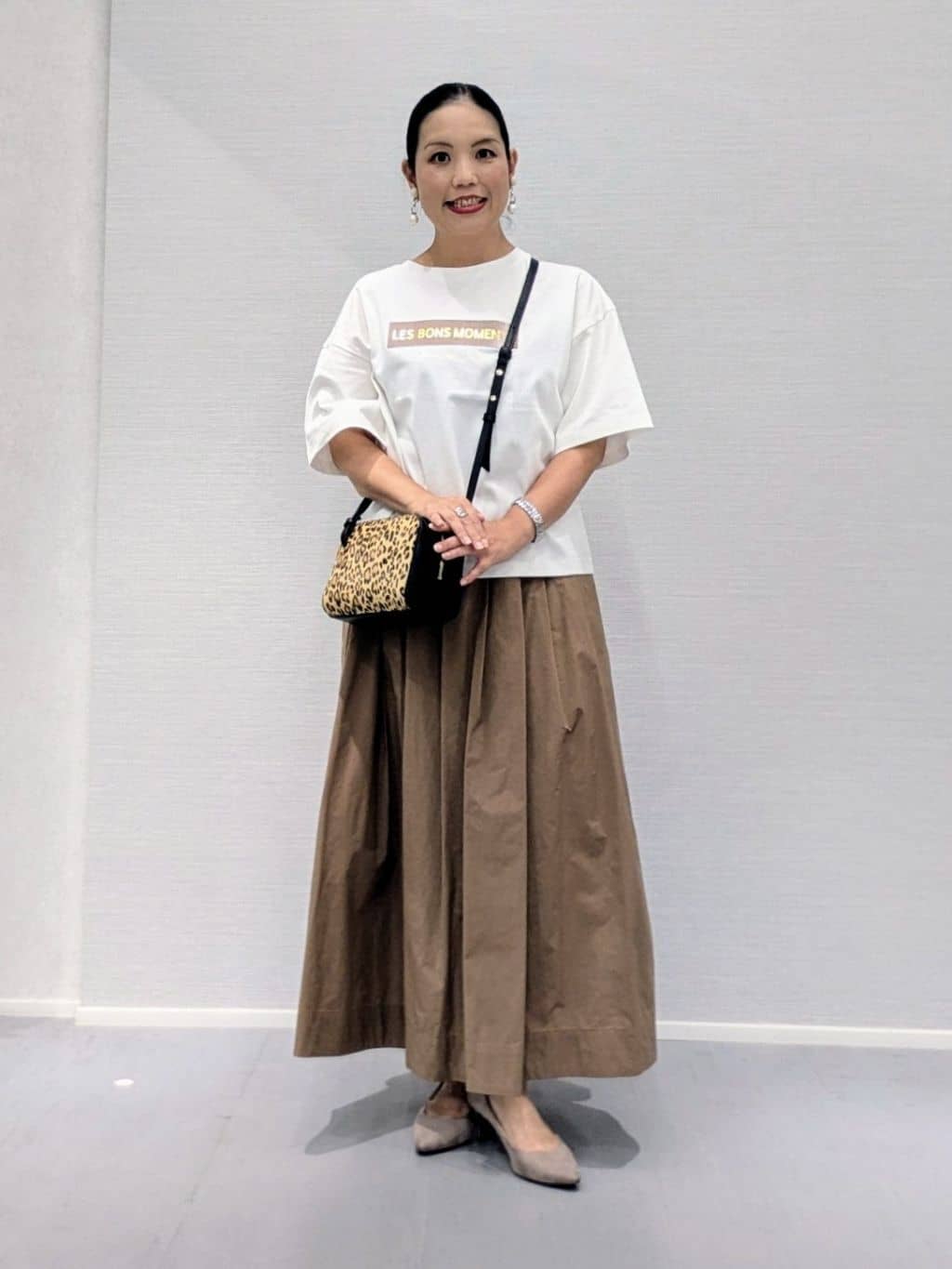 makkyさんの「UNTITLED｜【コットン100/ゆったり/ショート丈/洗える】ベロアロゴTシャツ」を使ったコーディネート