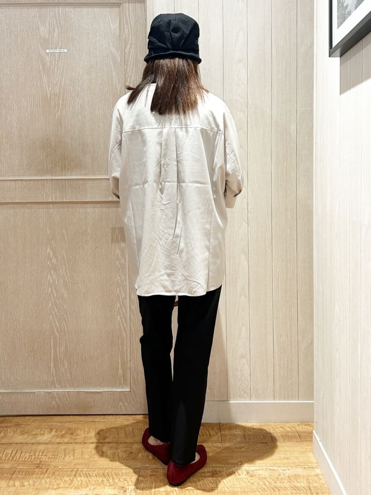 yukaさんの「SHOO･LA･RUE｜【S-LL/洗濯後しわになりにくい】コットン風 前あきドルマンブラウス」を使ったコーディネート