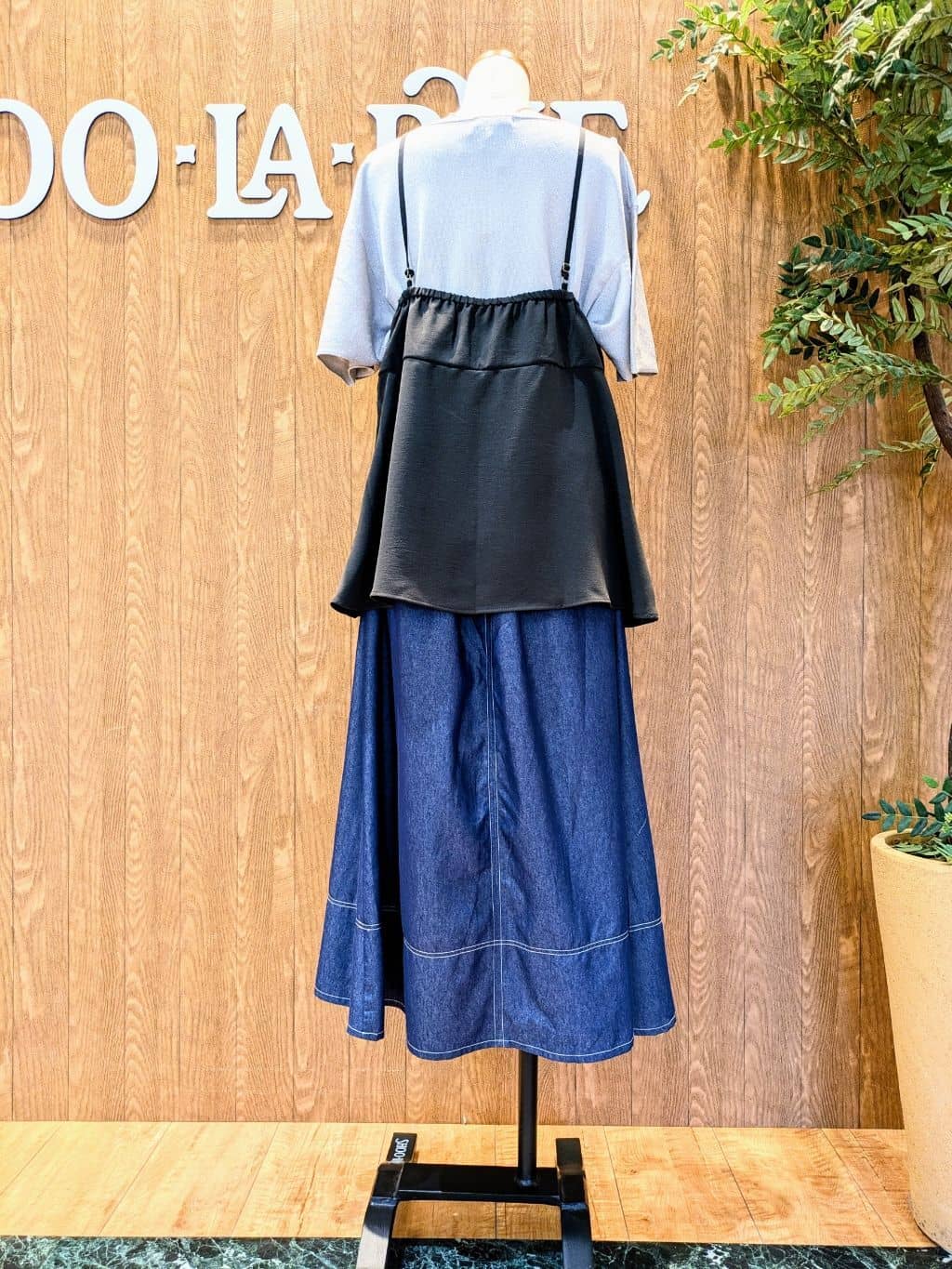 MARIEさんの「SHOO･LA･RUE｜【S-LL】二の腕はカバーして魅せる フレアスリーブニット」を使ったコーディネート