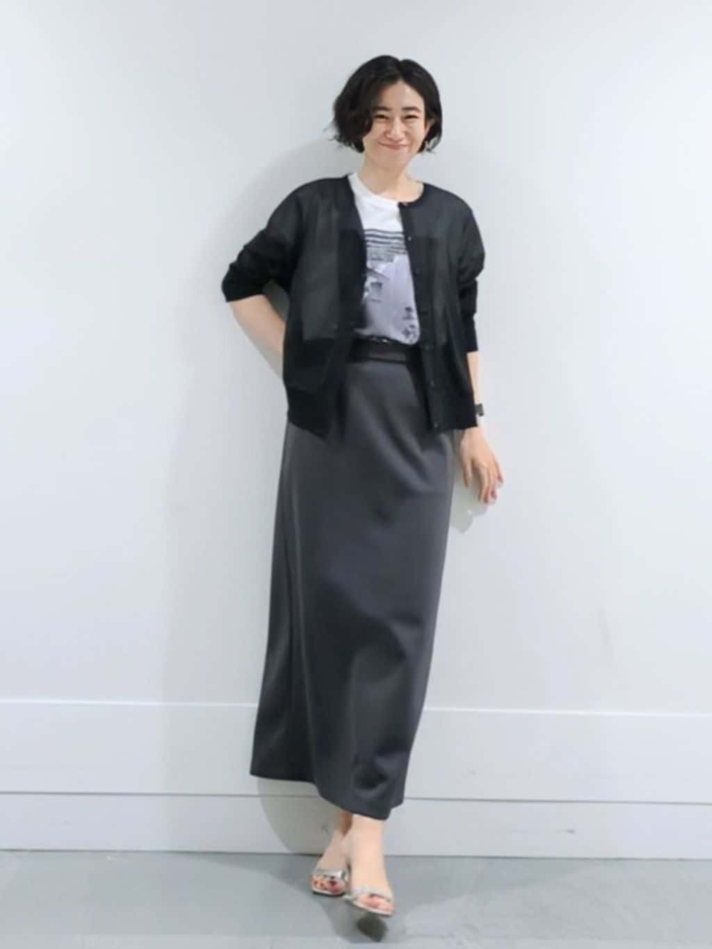 ミズタさんの「UNTITLED｜【後ろウエストゴム/ストレッチ性/オンオフ】ジャージナロースカート」を使ったコーディネート