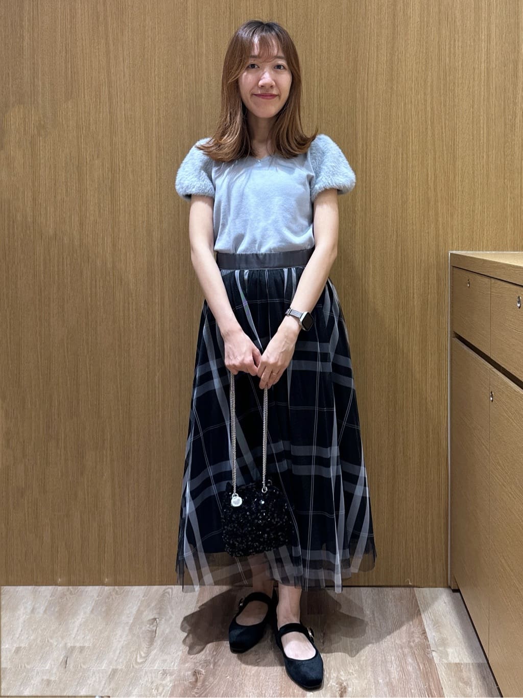 yukaさんの「OPAQUE.CLIP｜《6色展開》フェザーパフスリーブVネックニット【洗濯機洗い可】」を使ったコーディネート