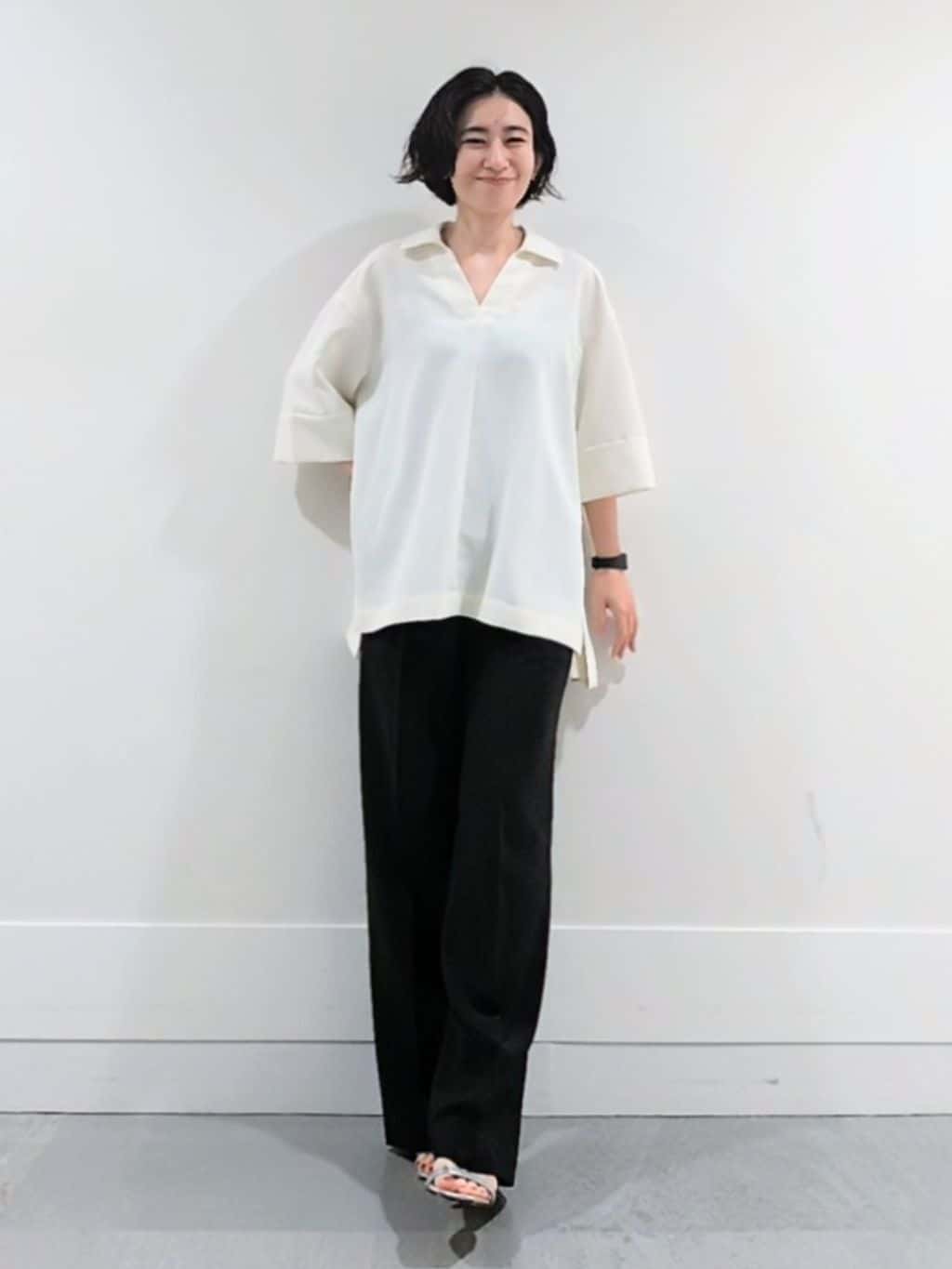 ミズタさんの「UNTITLED｜【UVカット/接触冷感/吸水速乾/ゆったり】V開きネックシャツ」を使ったコーディネート