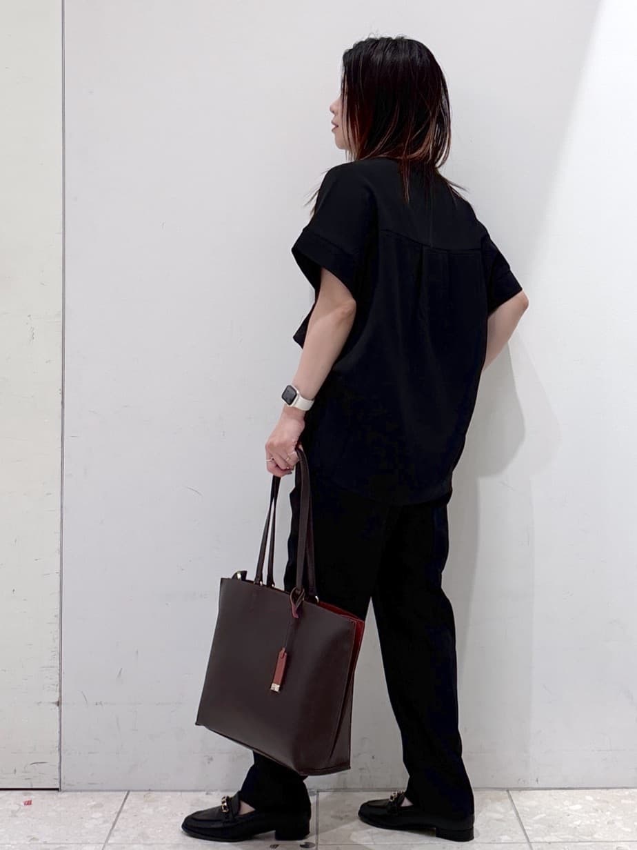 mameさんの「OPAQUE.CLIP｜《5色展開／SS-LLサイズ》スキッパー金ボタンブラウス／セットアップ対応【防シワ／ストレッチ／洗濯」を使ったコーディネート