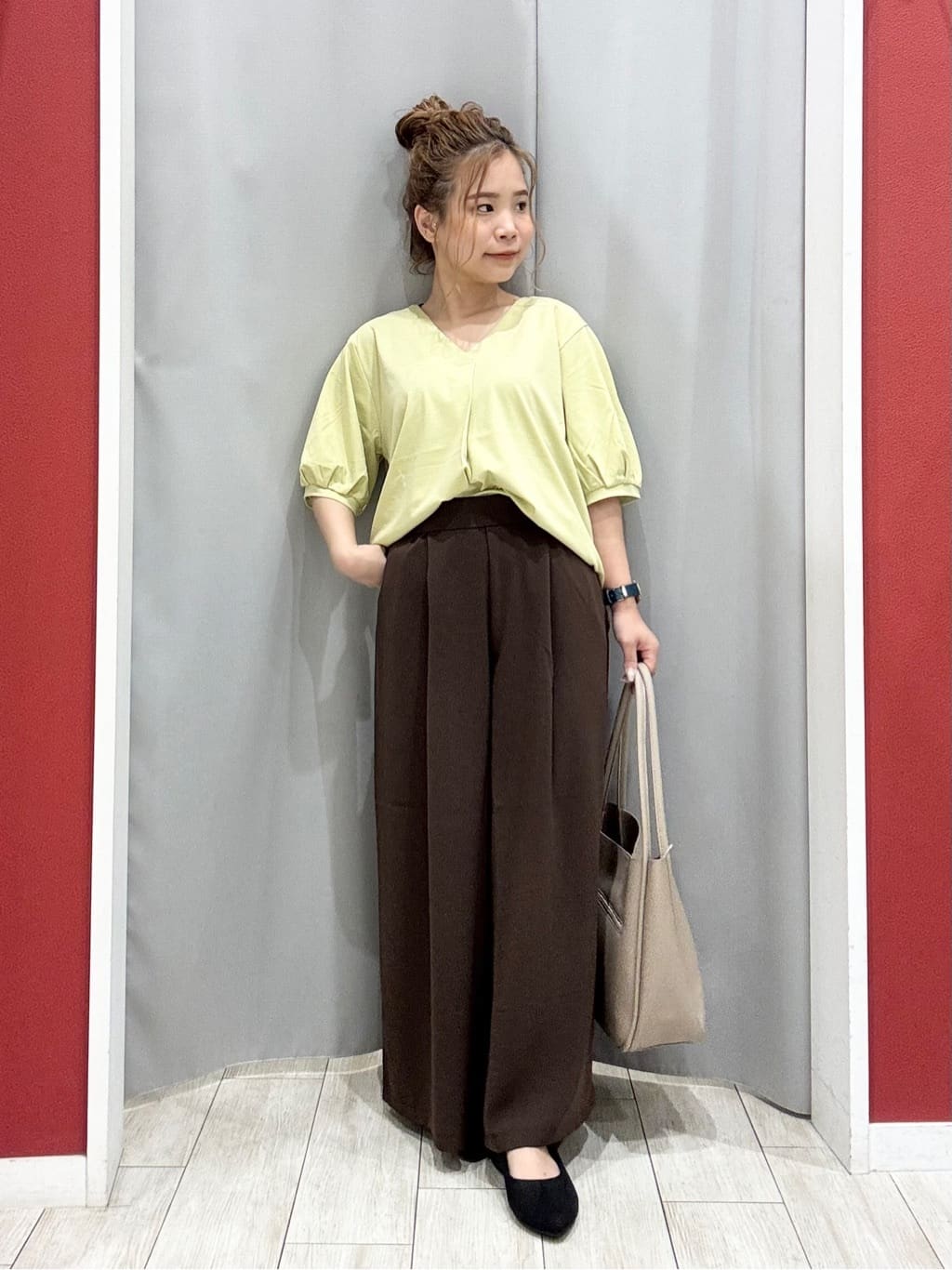shioさんの「SHOO･LA･RUE｜【S-LL/ひんやり/UV】スキッパーネックで女性らしい きれい見えトップス」を使ったコーディネート