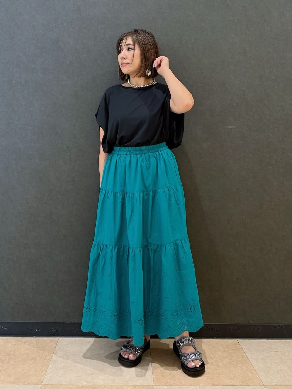 Megさんの「SHOO･LA･RUE｜【S-LL/ひんやり/UV】二の腕をきれいにカバー ショルダータックトップス」を使ったコーディネート