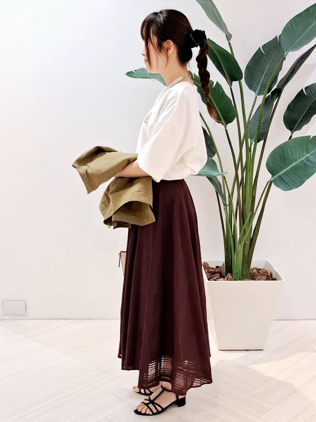 YuKaRiさんの「UNTITLED｜【コットン100/ゆったり/ショート丈/洗える】ベロアロゴTシャツ」を使ったコーディネート