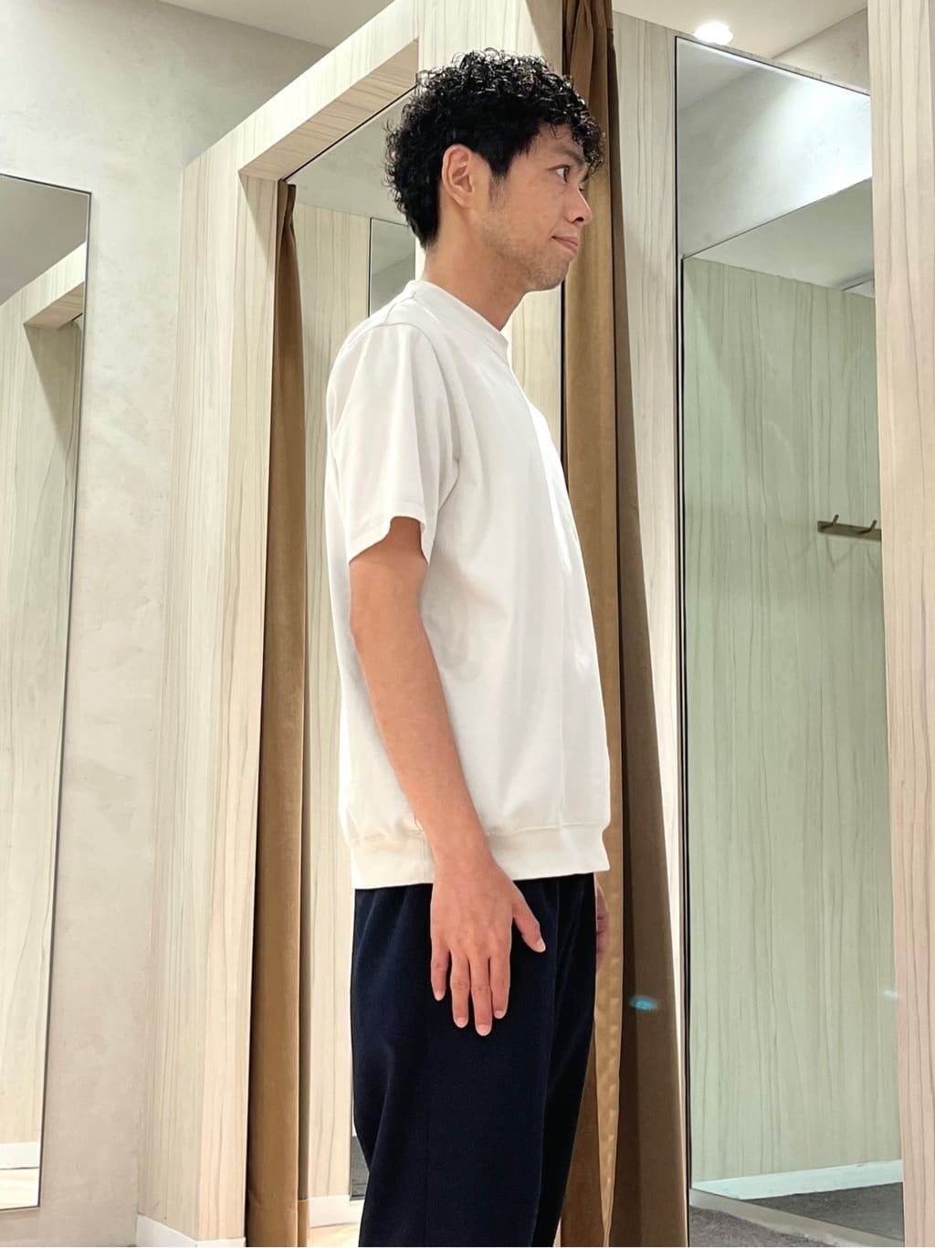 URAさんの「TAKEO KIKUCHI｜【抗菌防臭／5サイズ展開】ハイゲージポンチ Tシャツ」を使ったコーディネート