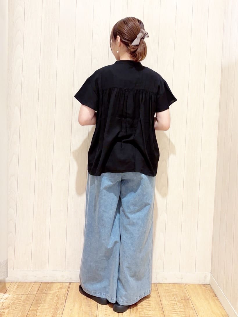 あいこさんの「SHOO･LA･RUE｜【セットアップ可/S-LL】リボン付き イージーワイドデニムパンツ」を使ったコーディネート