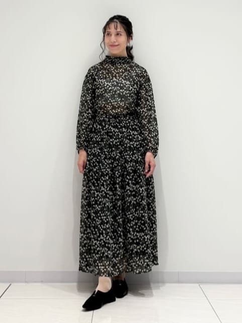 kayoさんの「INDIVI｜【秋映え柄/セットアップ可能】フラワーシフォンブラウス」を使ったコーディネート