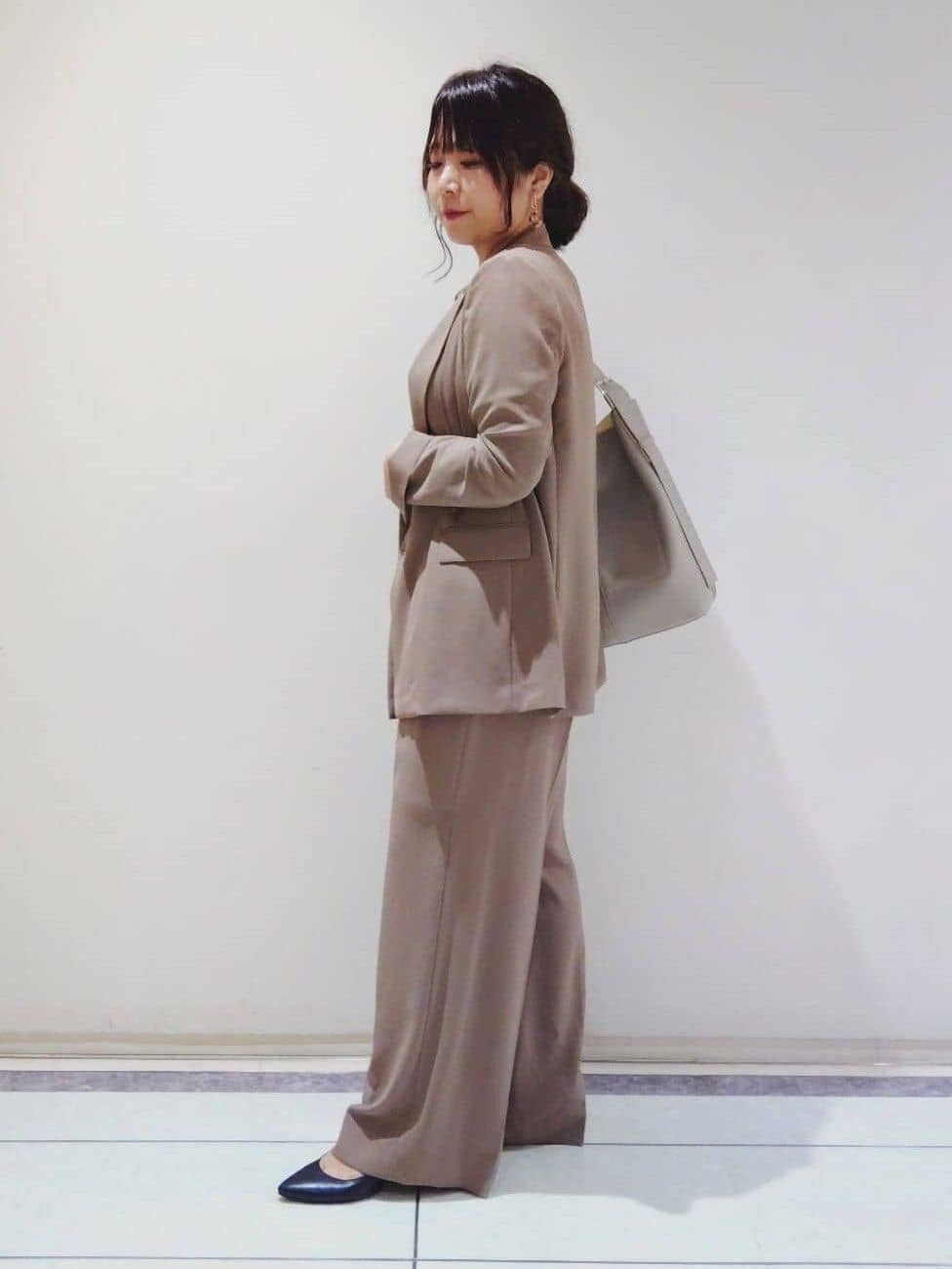 TOMOMIさんの「INDIVI｜【着心地◎！】タックワイドパンツ」を使ったコーディネート