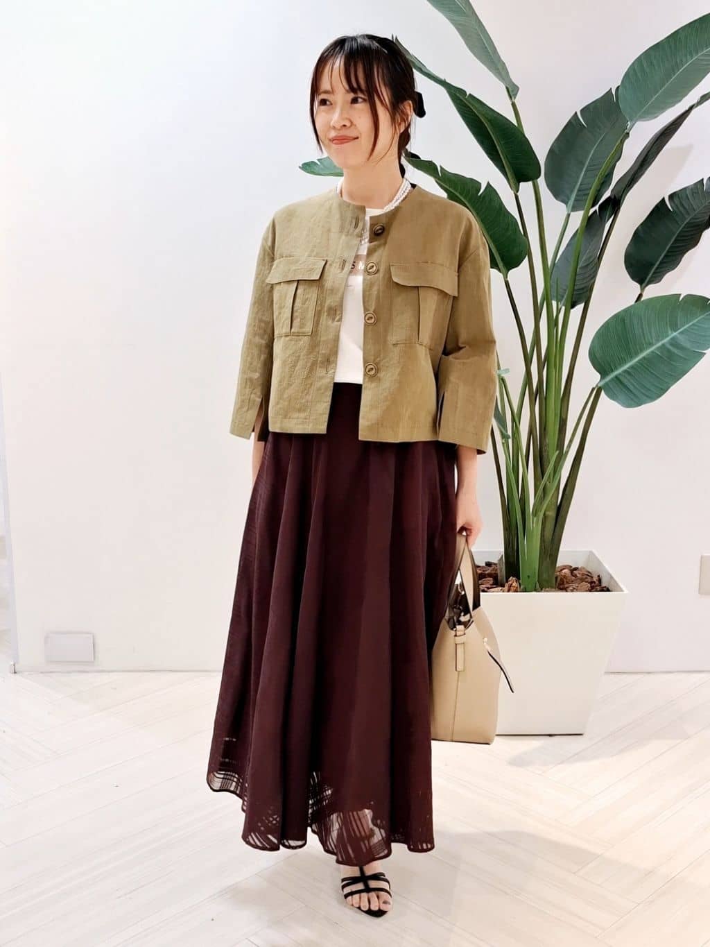 YuKaRiさんの「UNTITLED｜【コットン100/ゆったり/ショート丈/洗える】ベロアロゴTシャツ」を使ったコーディネート