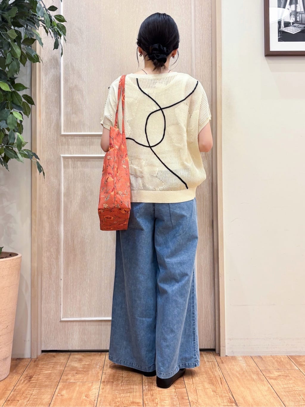 なみさんの「SHOO･LA･RUE｜【セットアップ可/S-LL】リボン付き イージーワイドデニムパンツ」を使ったコーディネート