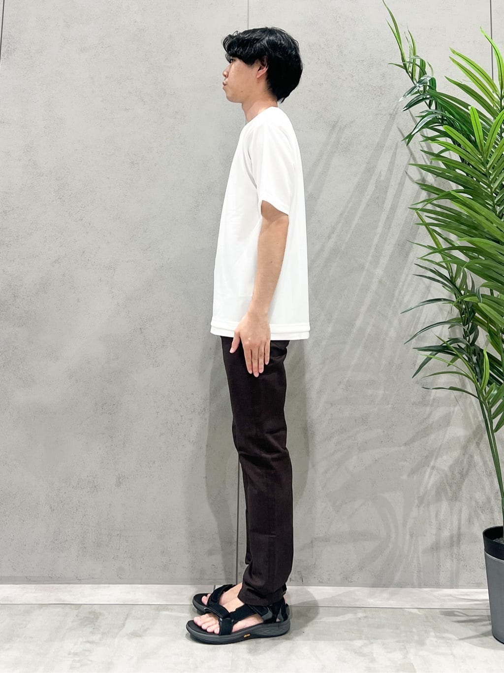 SHI-MAさんの「THE SHOP TK｜ツイルキーネック 半袖Tシャツ 接触冷感/洗濯機OK」を使ったコーディネート