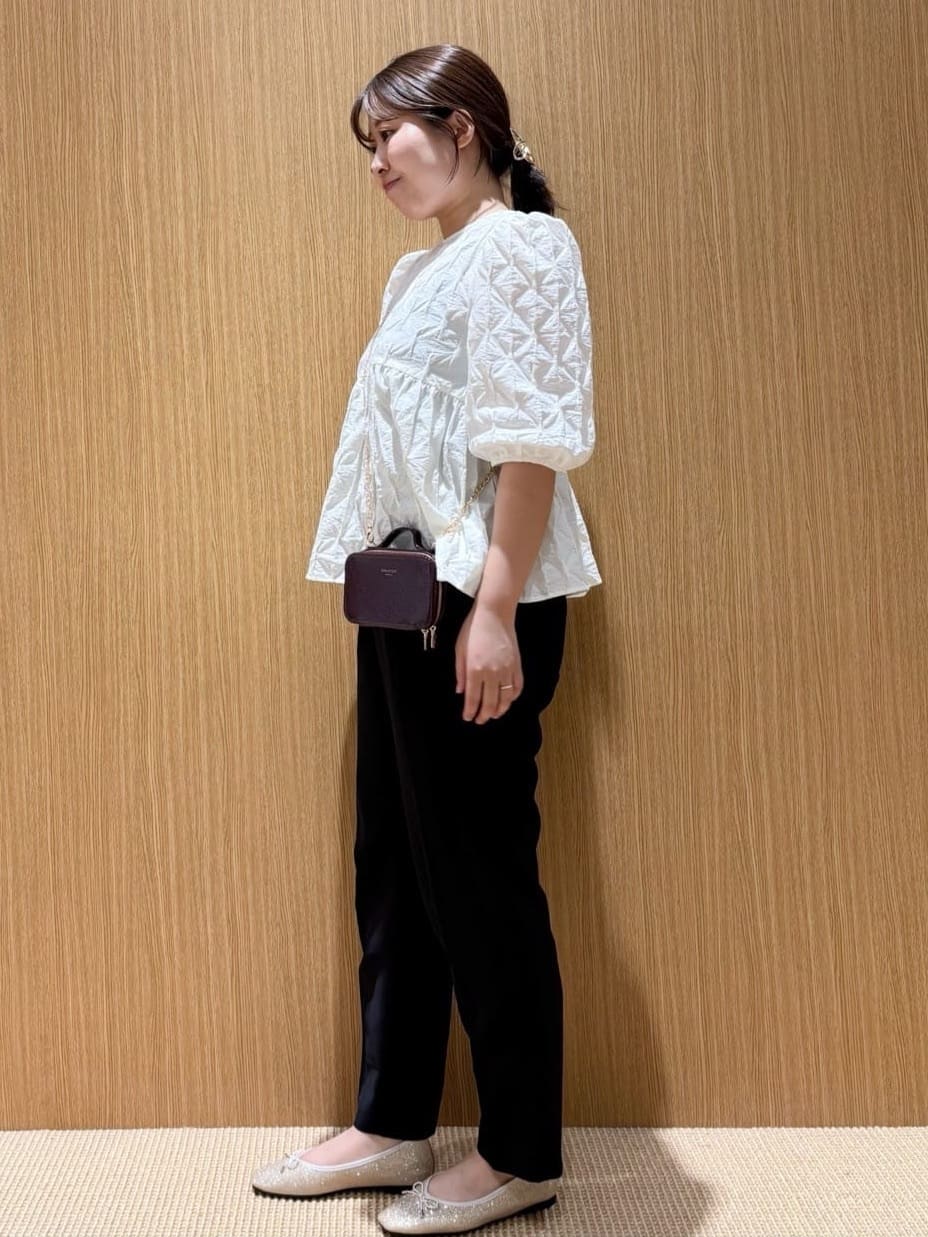 moeさんの「OPAQUE.CLIP｜ふくれジャカードペプラムブラウス【洗濯機洗い可】」を使ったコーディネート