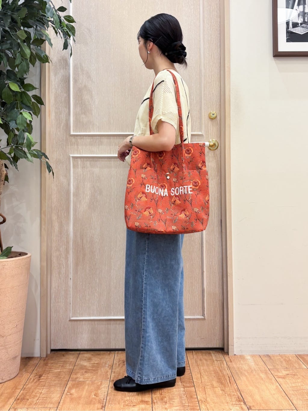 なみさんの「SHOO･LA･RUE｜【セットアップ可/S-LL】リボン付き イージーワイドデニムパンツ」を使ったコーディネート