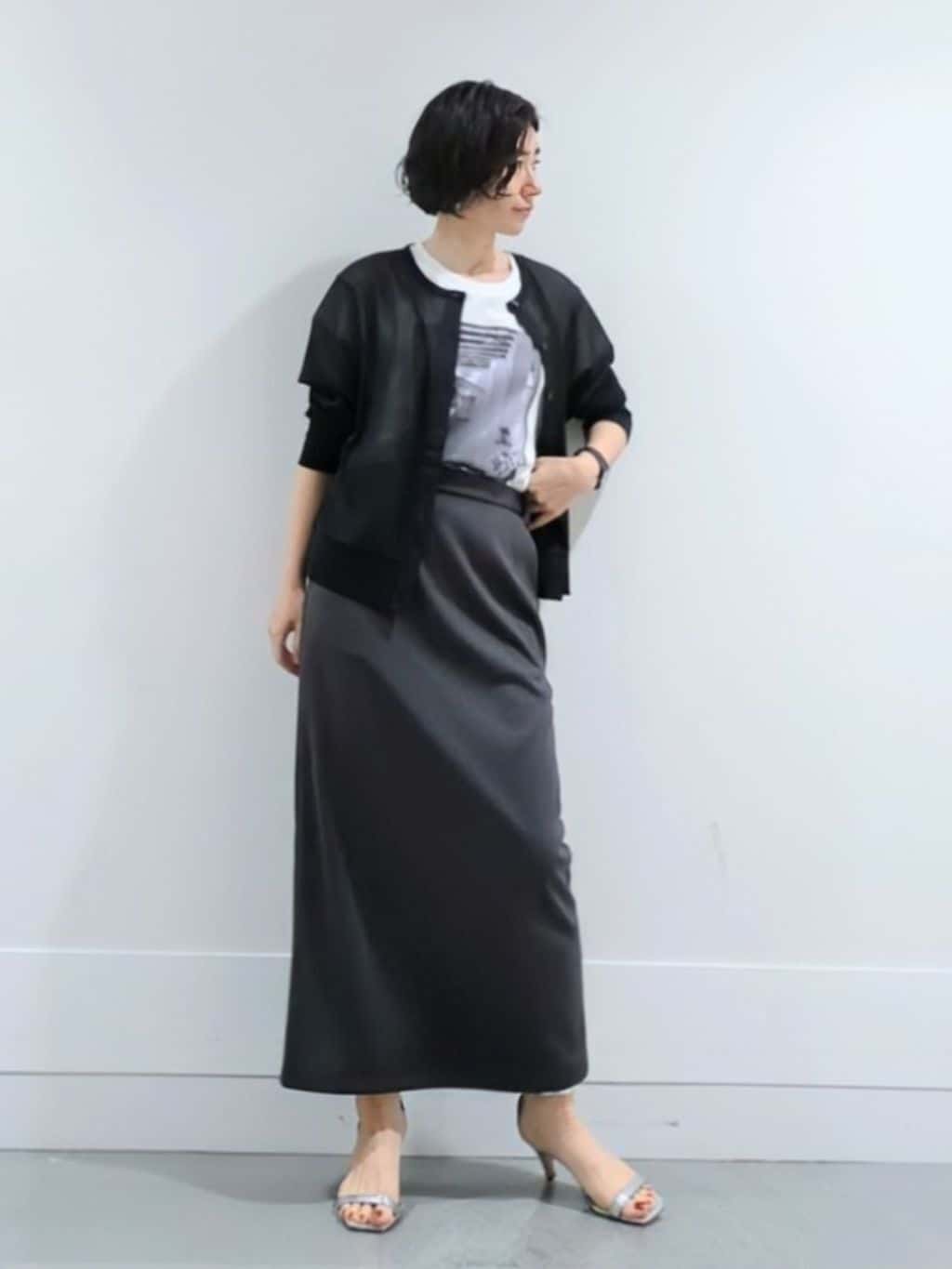 ミズタさんの「UNTITLED｜【後ろウエストゴム/ストレッチ性/オンオフ】ジャージナロースカート」を使ったコーディネート