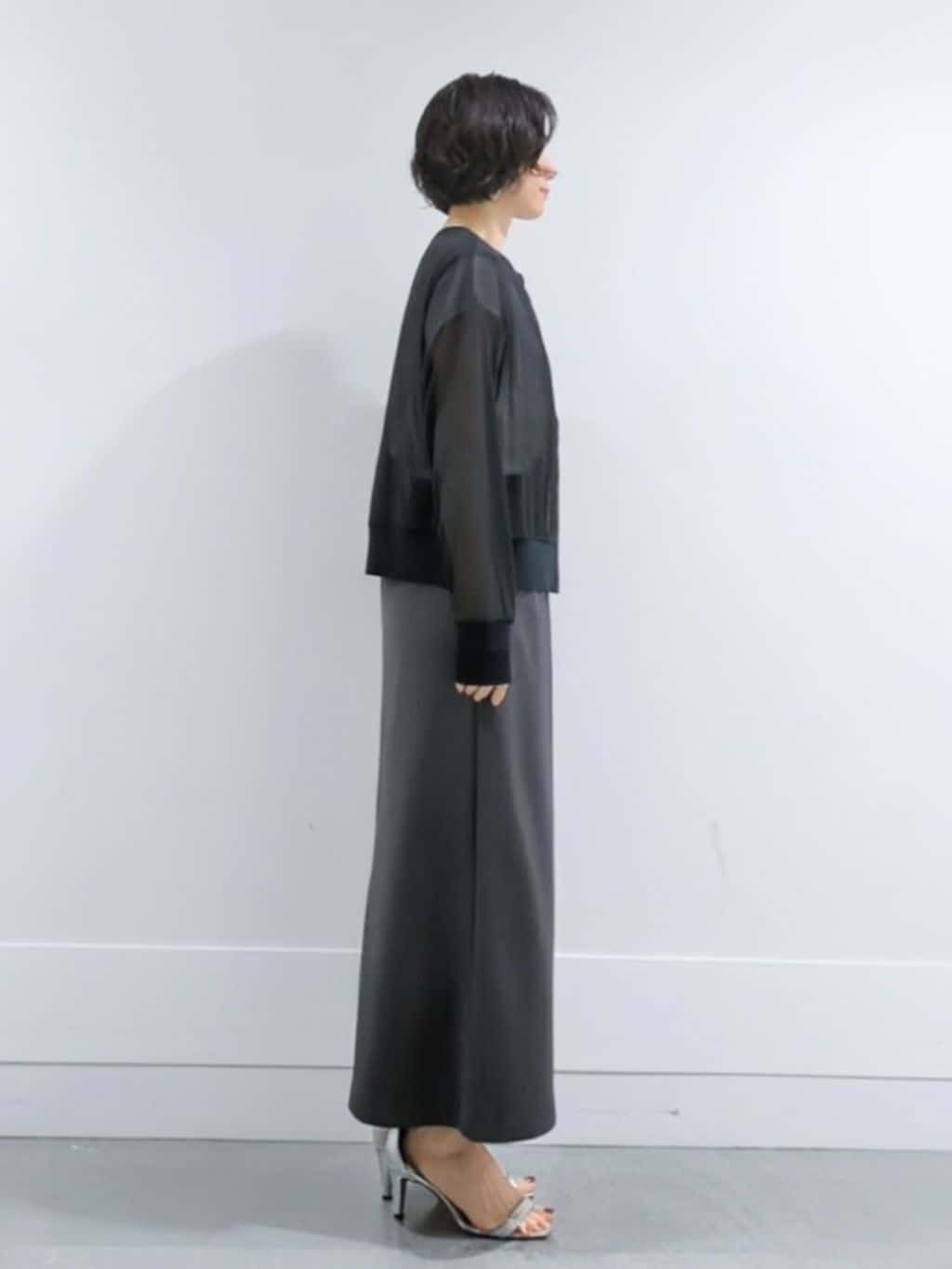 ミズタさんの「UNTITLED｜【後ろウエストゴム/ストレッチ性/オンオフ】ジャージナロースカート」を使ったコーディネート