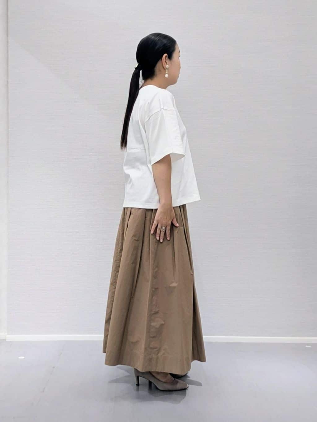 makkyさんの「UNTITLED｜【コットン100/ゆったり/ショート丈/洗える】ベロアロゴTシャツ」を使ったコーディネート