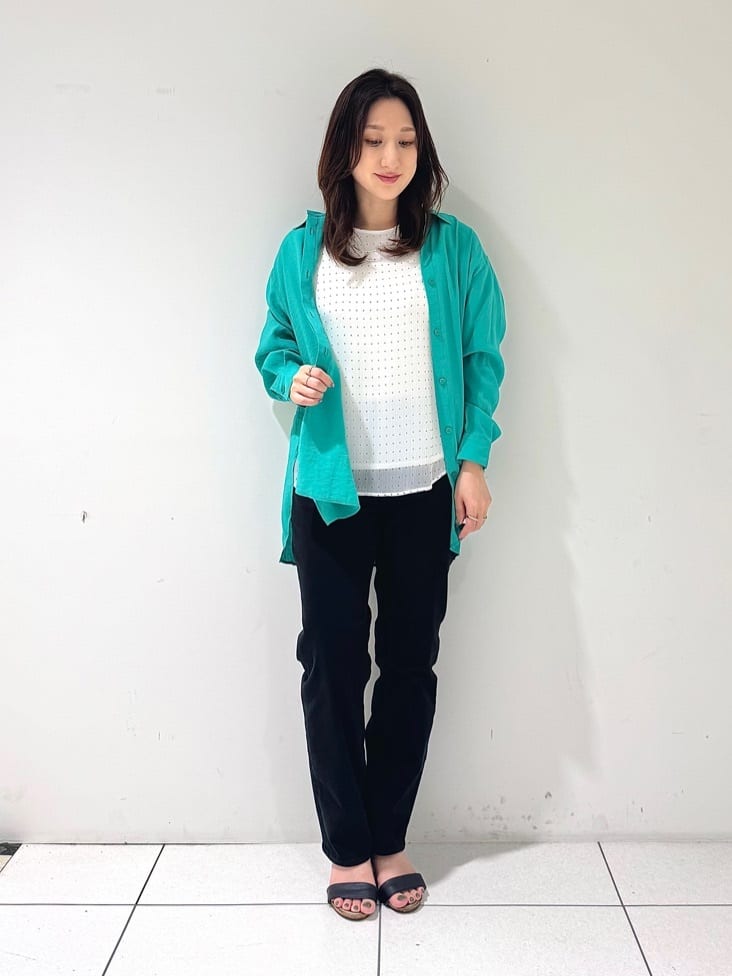 そんさんの「INDIVI｜【体型カバー／清涼感】シアーオーバーシャツ」を使ったコーディネート
