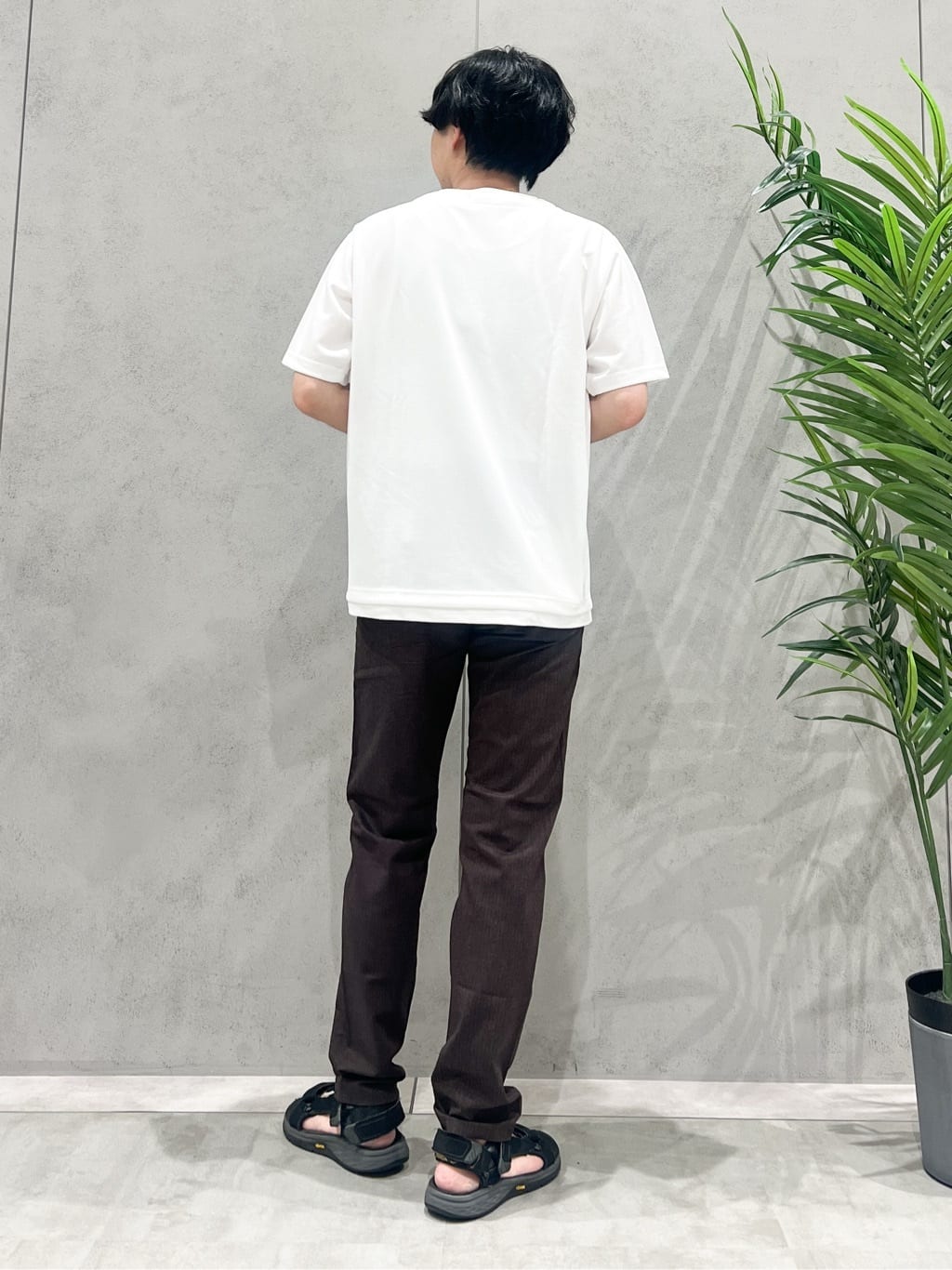 SHI-MAさんの「THE SHOP TK｜ツイルキーネック 半袖Tシャツ 接触冷感/洗濯機OK」を使ったコーディネート